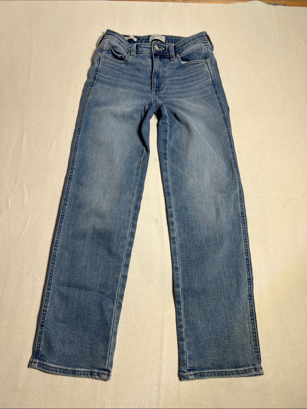 Universal Thread Women's Light Blue Straight-Leg Jeans